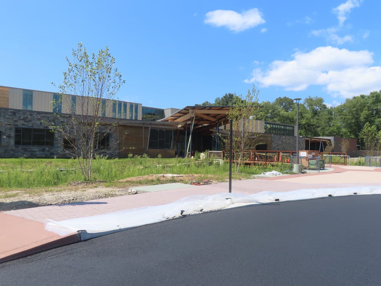 Commercial Parking Lot Paving project in Brookfield, CT — new pavers and curb by building