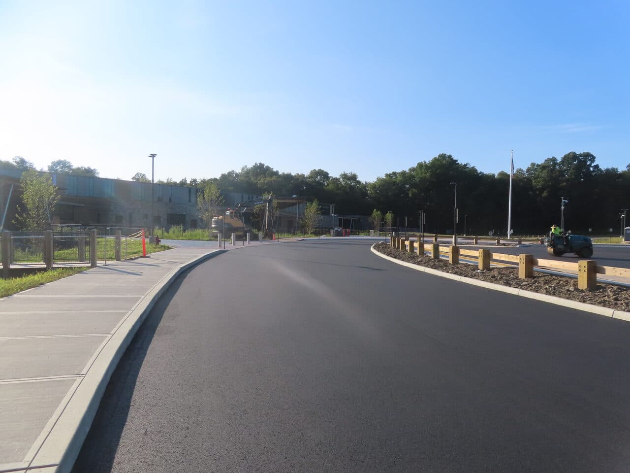 Commercial Parking Lot Paving project in Brookfield, CT — finished access road curving to building