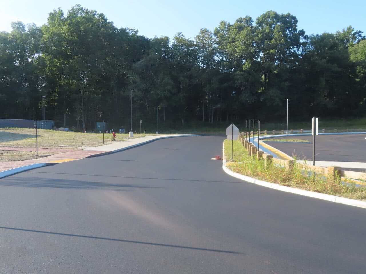 Commercial Parking Lot Paving project in Brookfield, CT — finished drive lane along parking lot