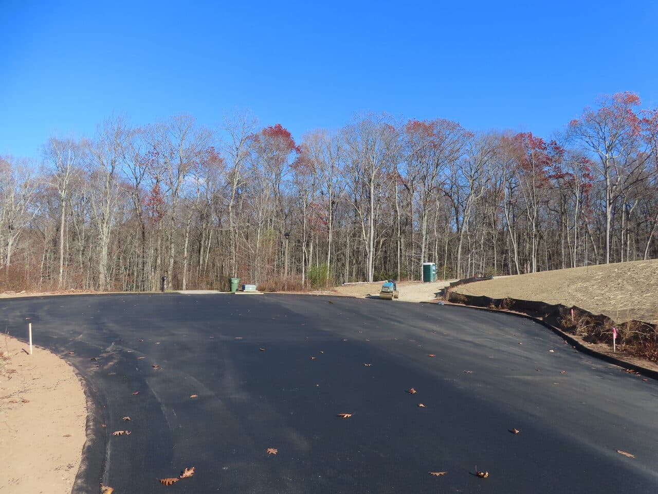 Roadway Paving project in Higganum, CT — new asphalt turnaround edge