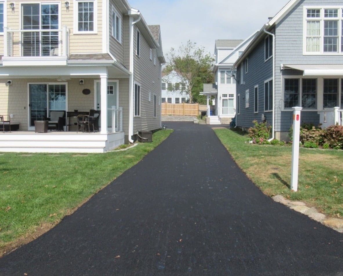 How Long Will My Driveway Last? Residential driveway paving Maisano Bro Inc Northford, CT
