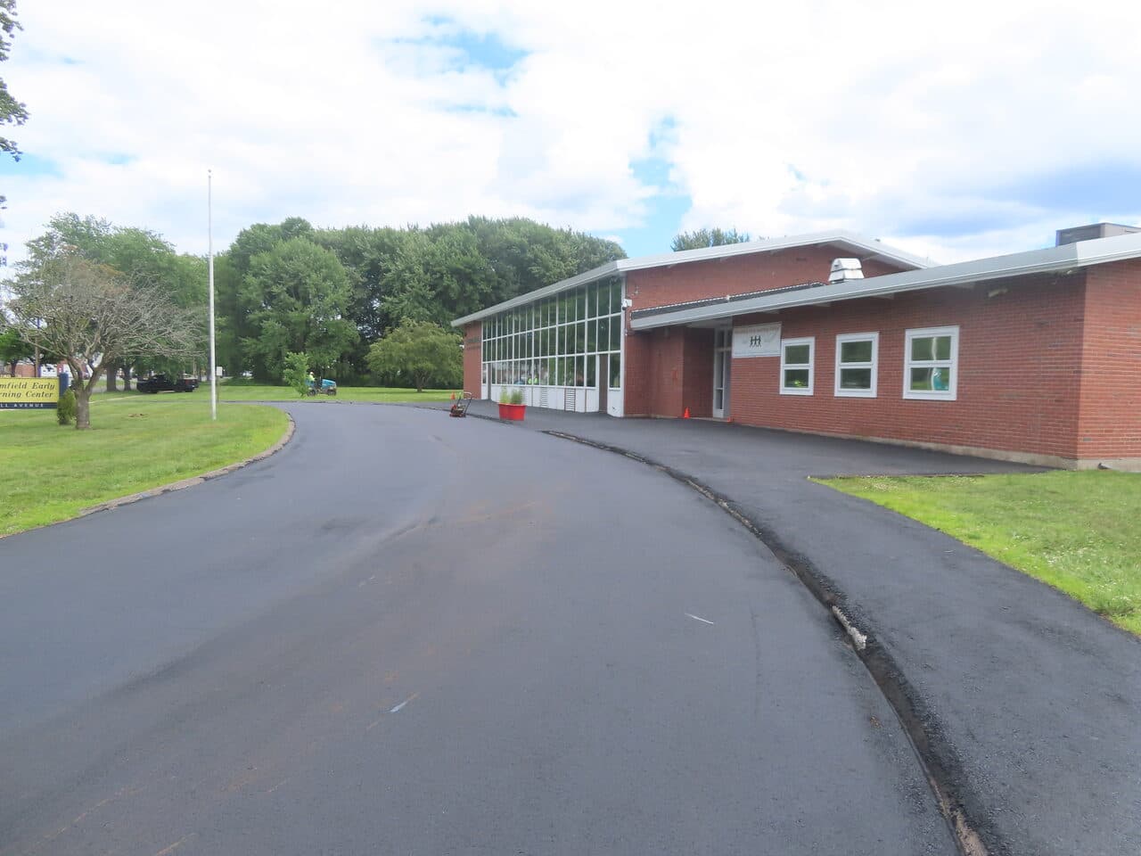 Commercial Parking Lot Paving project in Bloomfield, CT — curved new asphalt drive at learning center