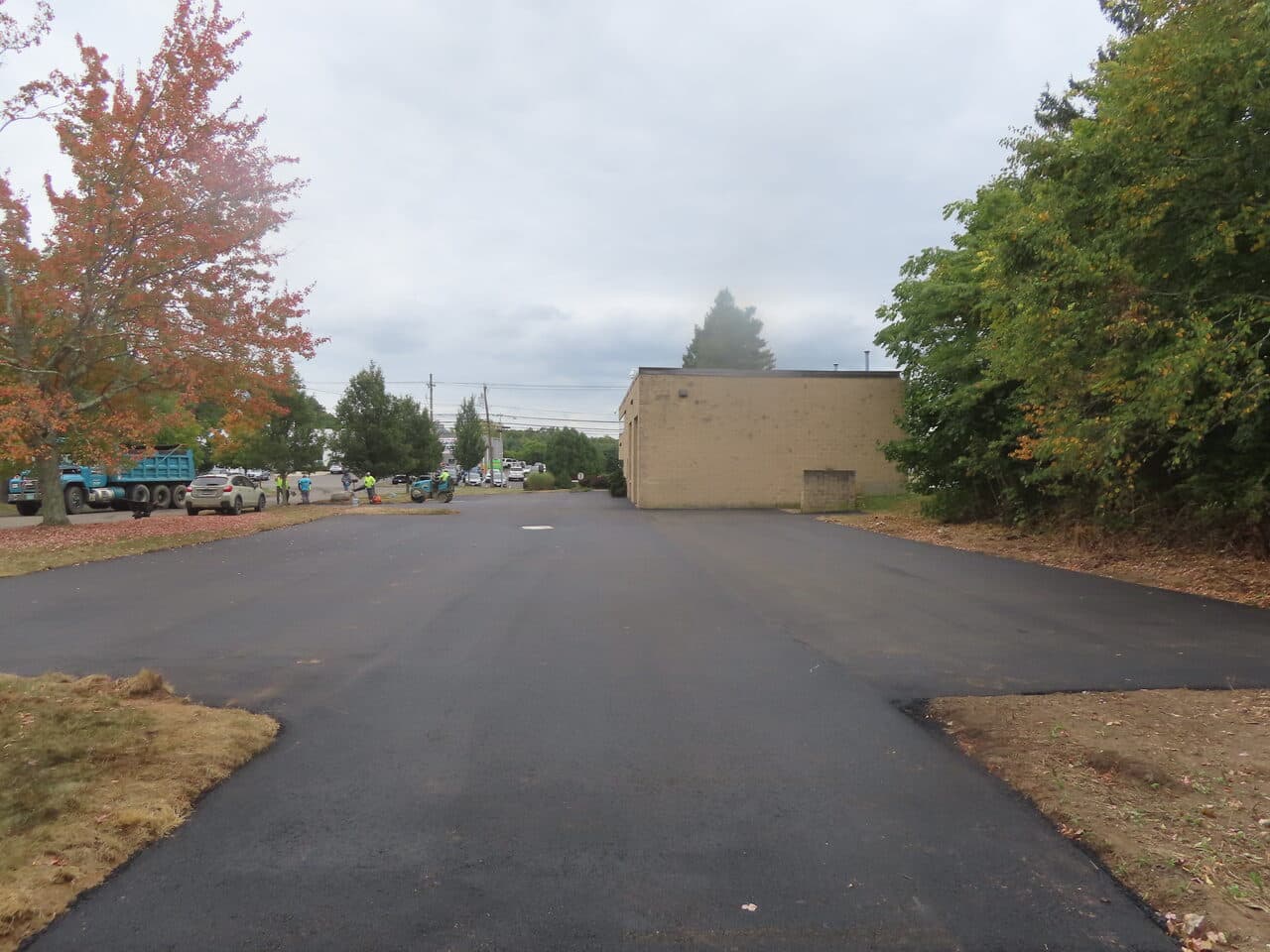 Commercial Parking Lot Paving project in Branford, CT — finished new asphalt commercial driveway