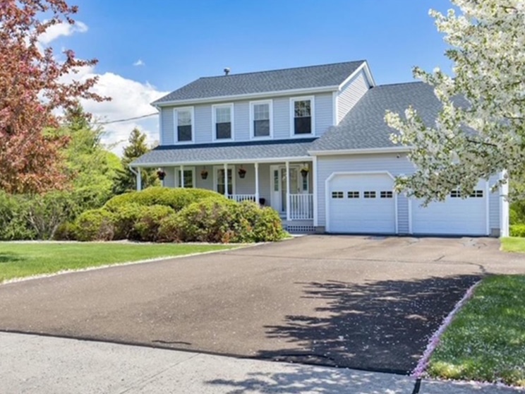 House in North Haven CT